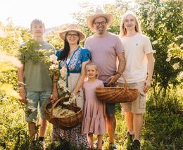 Ekologickou bezovou farmu může zničit jedno chybné ošetření pšenice u souseda