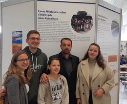 Při Středočeských dožínkách byla oceněna Farma Milošovice rodiny Cihlářových