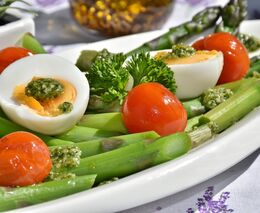 Plýtvání potravinami by se do roku 2030 mělo snížit na polovinu, výzkumníci a řetězce hledají řešení